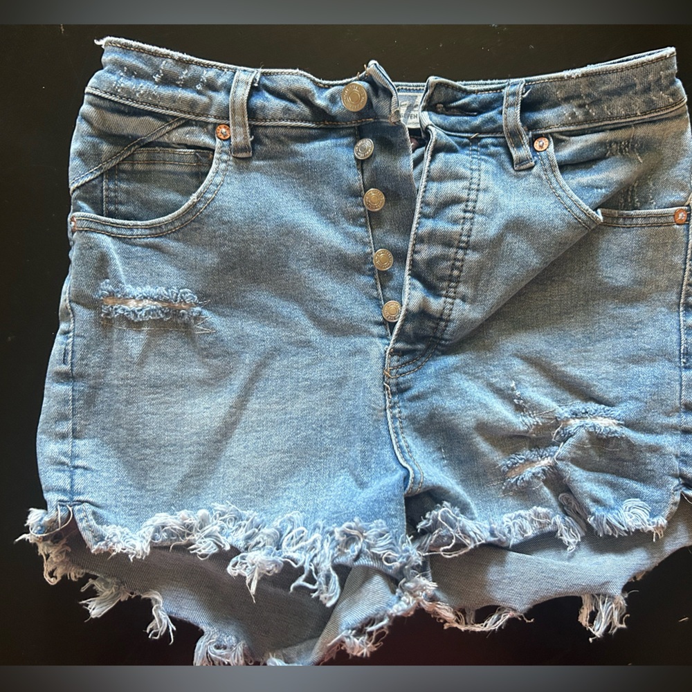 We The Free crvy button fly Jean shorts